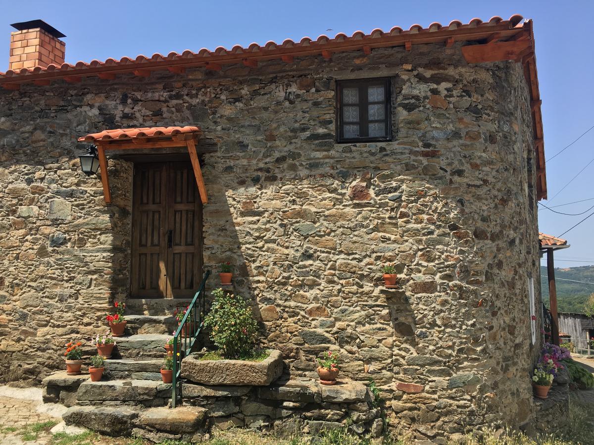 Casa Da Bica Gondesende Guest House Braganca Exterior photo